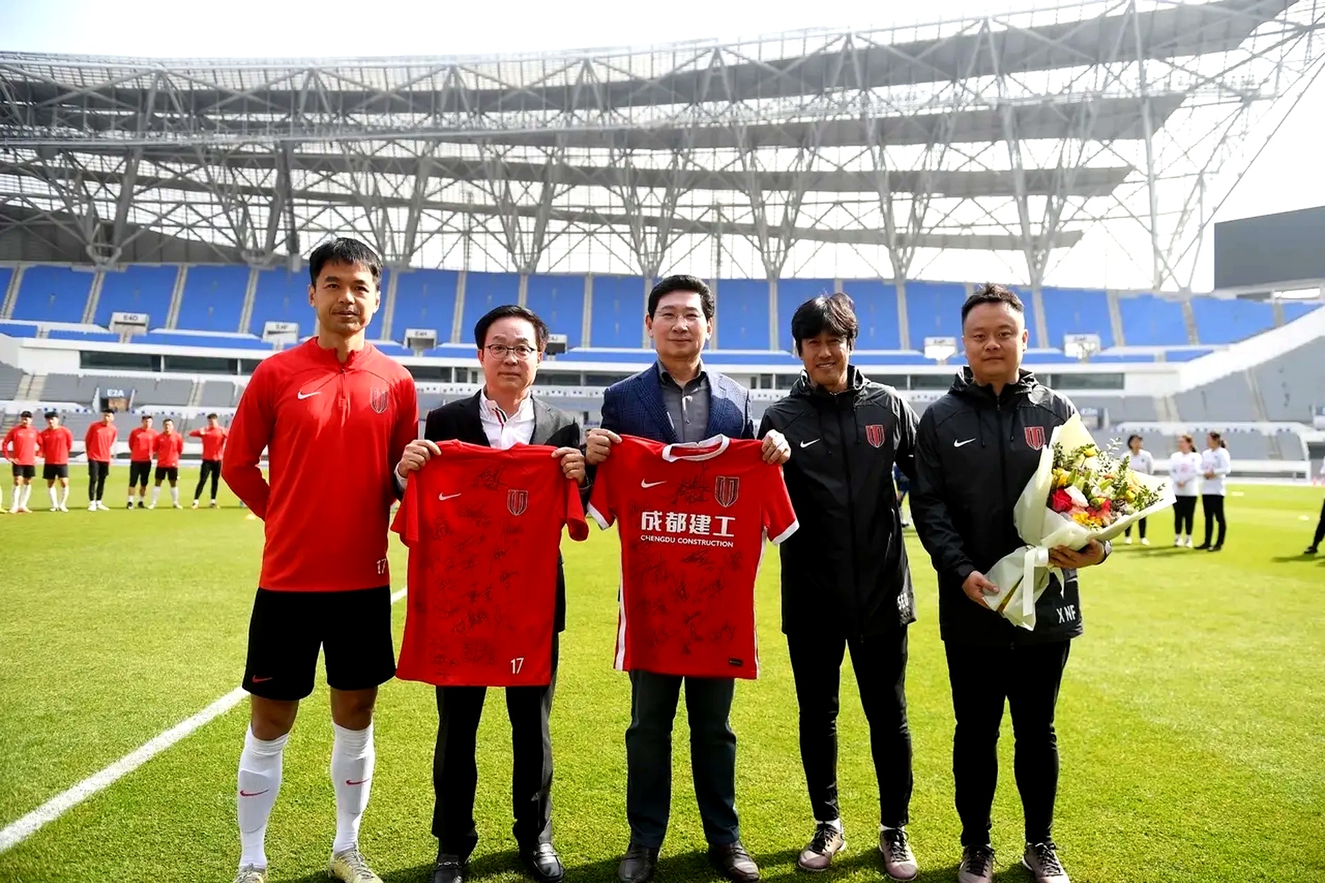 转折点成都蓉城队长鼓劲；全明星赛清晨攻防权衡；媒体盛赞；球队文化再被提及的简单介绍