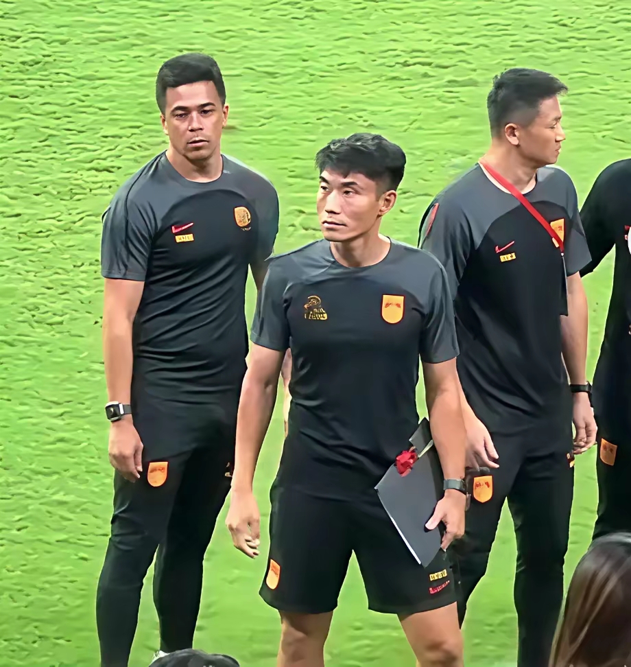 转会期体能课后,武汉三镇队长鼓劲备战荷甲,底气十足,控场能力受关注 转会期体能课后,武汉三镇队长鼓劲备战荷甲,底气十足,控场能力受关注