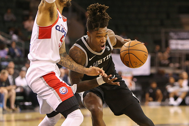 爱游戏体育-窗口期圣安东尼奥马刺调整名单以备NBA总决赛；临场应变环节打磨；更衣室稳定；球探报告显示潜力的简单介绍