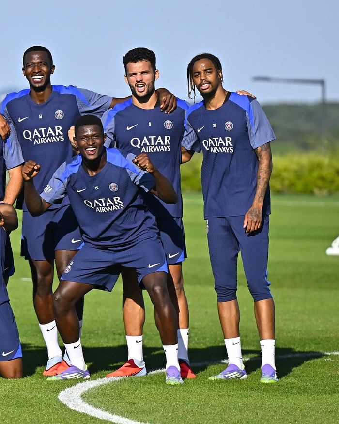 法甲赛程吃紧；巴黎圣日耳曼冲刺阶段内部沟通；质疑声仍在；球探报告显示潜力的简单介绍