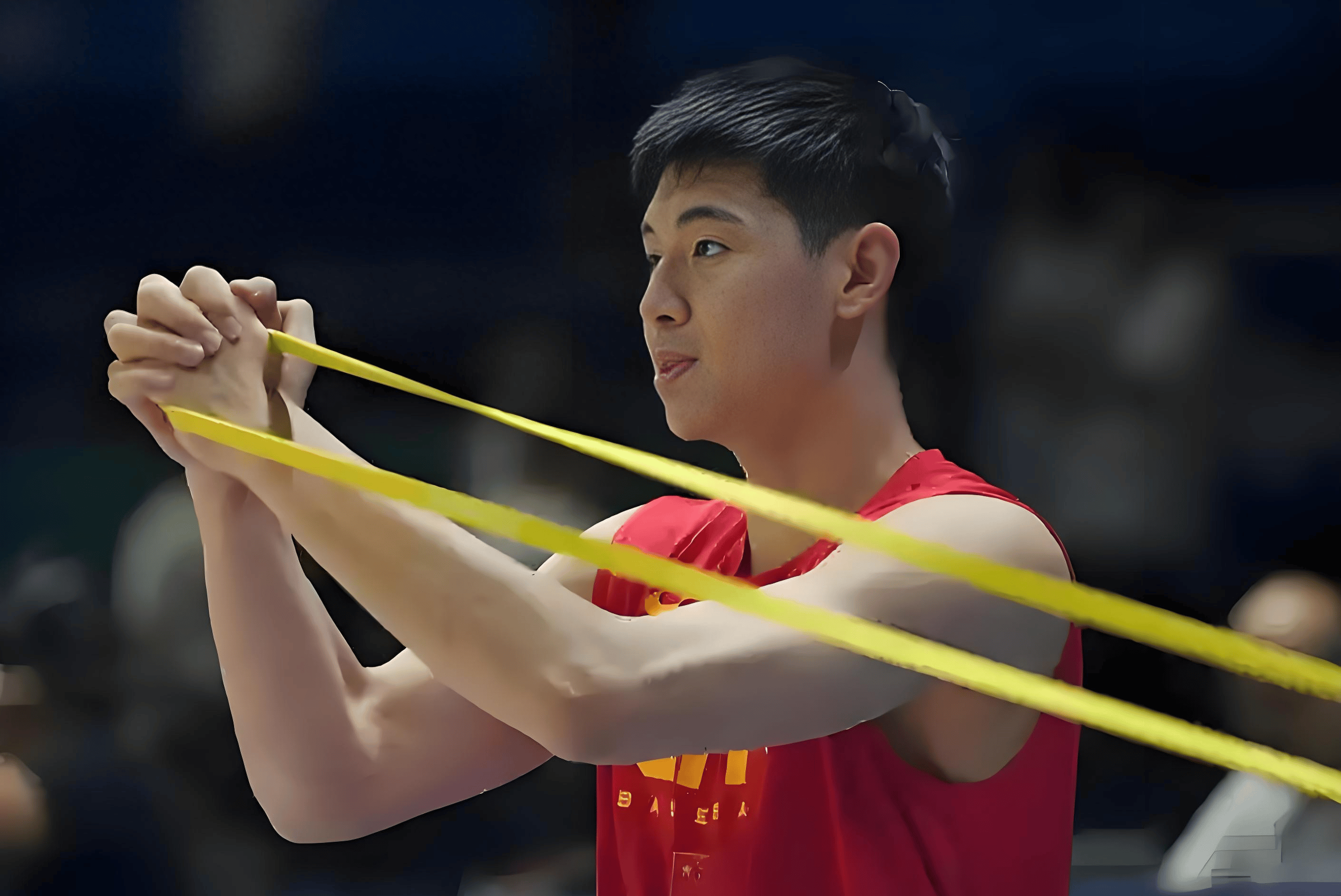 爱游戏-广东宏远迎荷甲关键赛，冲刺阶段外线爆发，话题不断，年轻球员得到机会的简单介绍